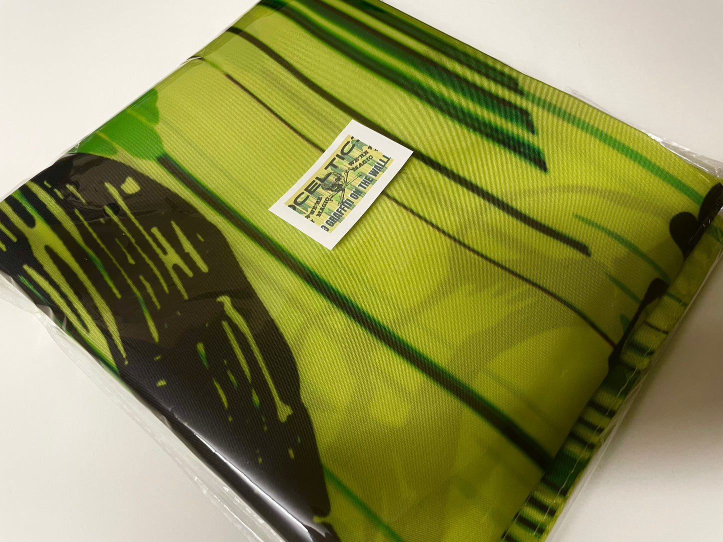 CELTIC - GRAFFITI ON THE WALL FLAG CEL09