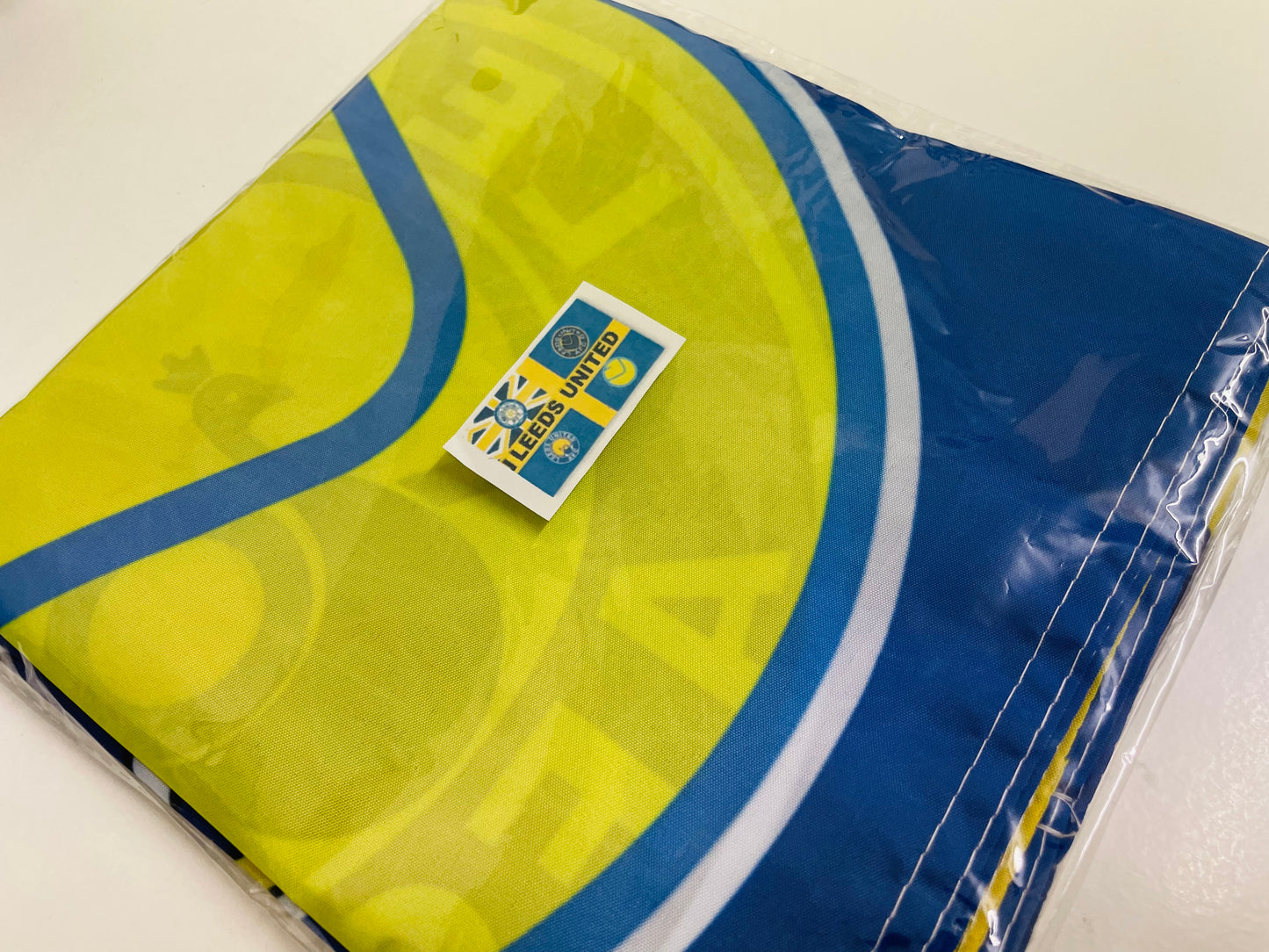 LEEDS - 'RETRO BADGE UNION JACK - BLUE' FLAG (LU07)