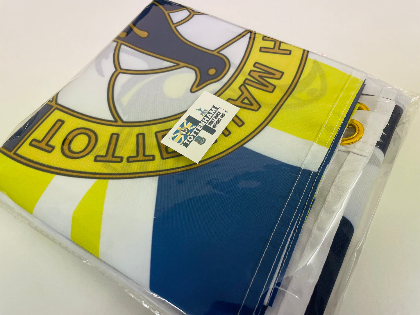 TOTTENHAM - CAN'T SMILE FLAG - WHITE (TOT10)