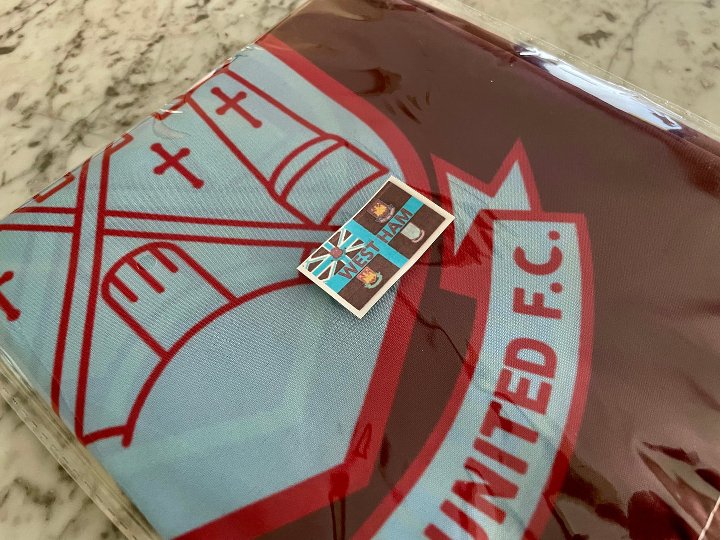 WEST HAM - 'RETRO BADGES CLASSIC' FLAG CLARET (WES02)