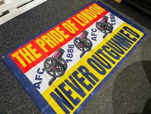 ARSENAL - 'NEVER OUTGUNNED' FLAG (AR02)