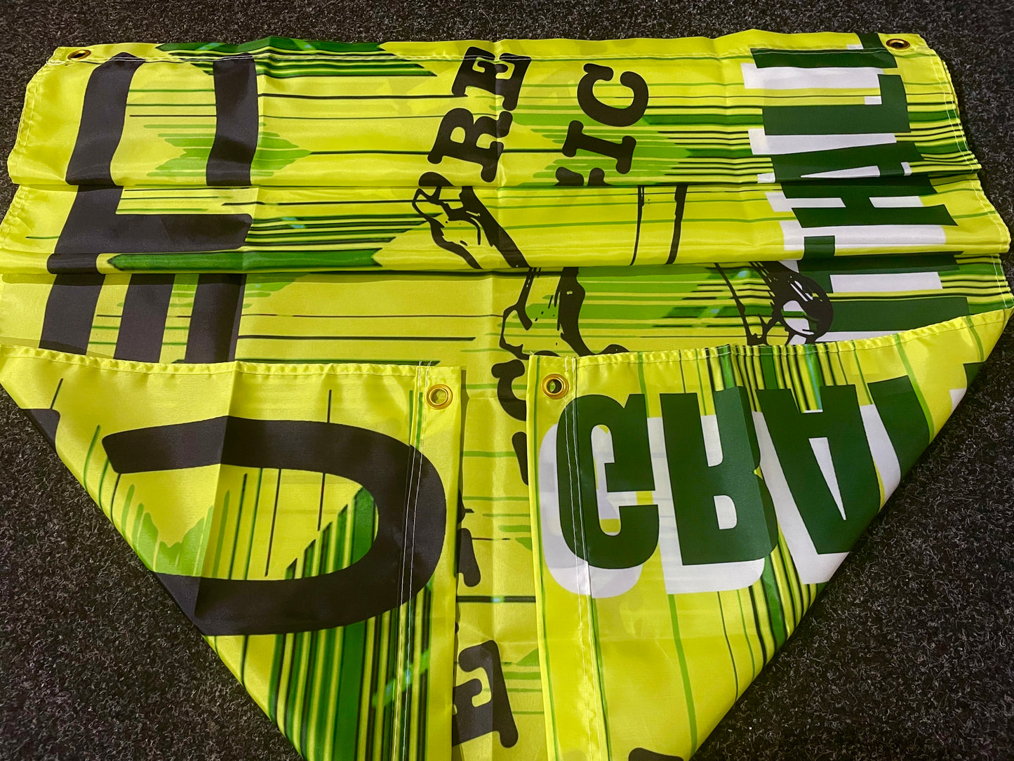 CELTIC - GRAFFITI ON THE WALL FLAG CEL09