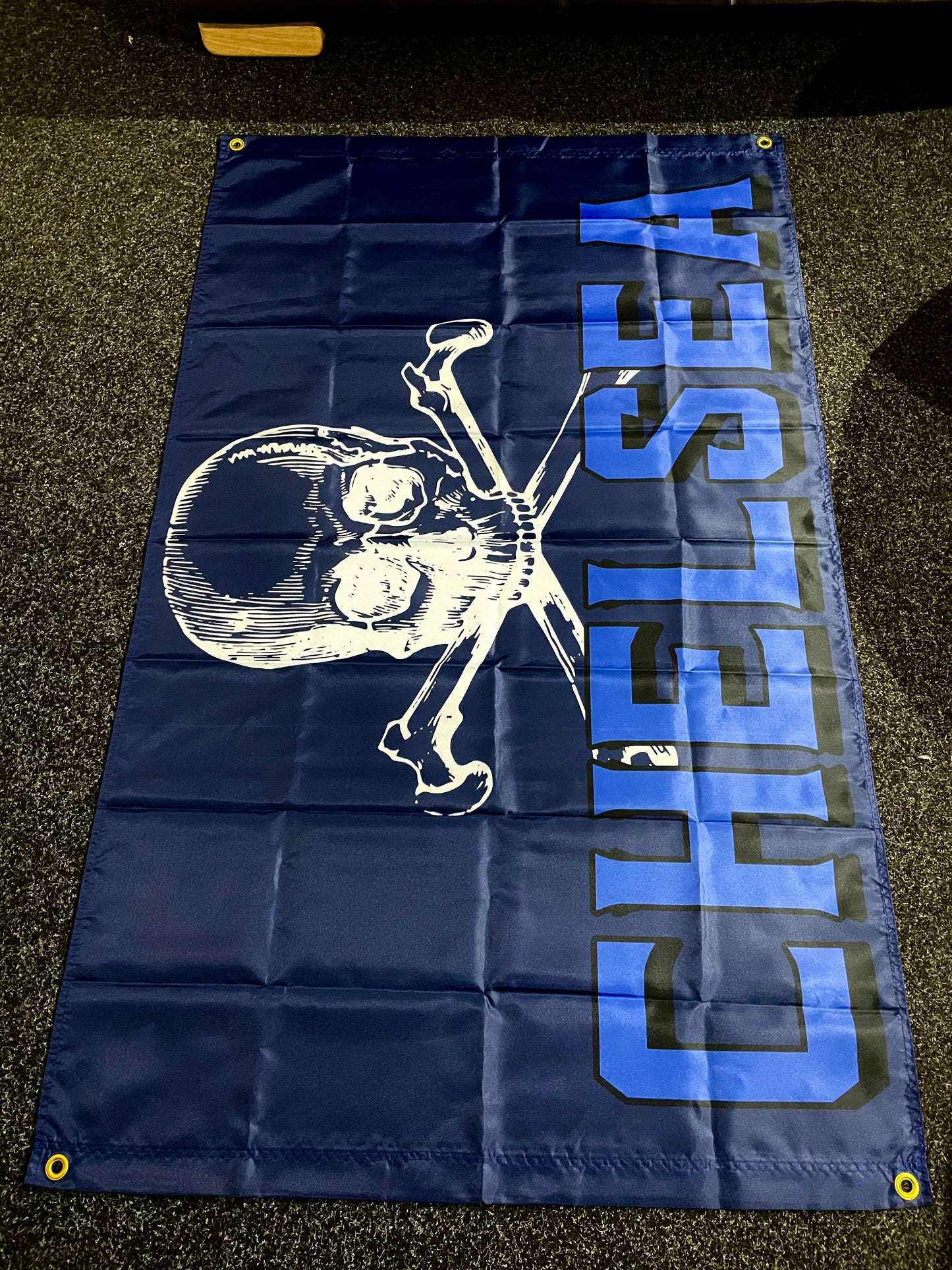 CHELSEA - OLD SCHOOL CROSSBONES FLAG (CHEL03)