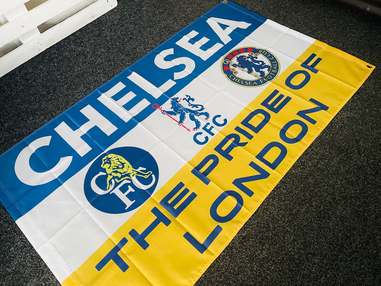 CHELSEA - RETRO BADGES PRIDE OF LONDON FLAG (CHEL18)