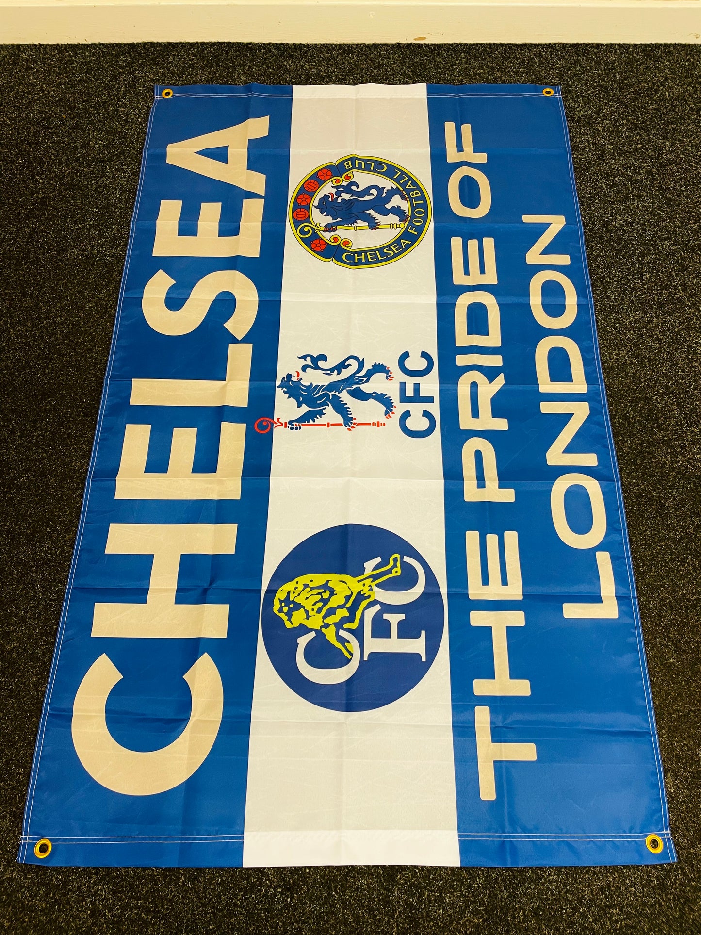 CHELSEA - RETRO BADGES PRIDE OF LONDON FLAG 2 (CHEL19)