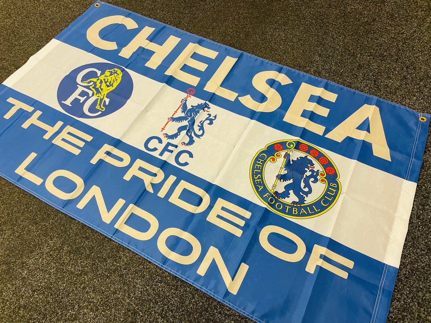 CHELSEA - RETRO BADGES PRIDE OF LONDON FLAG 2 (CHEL19)