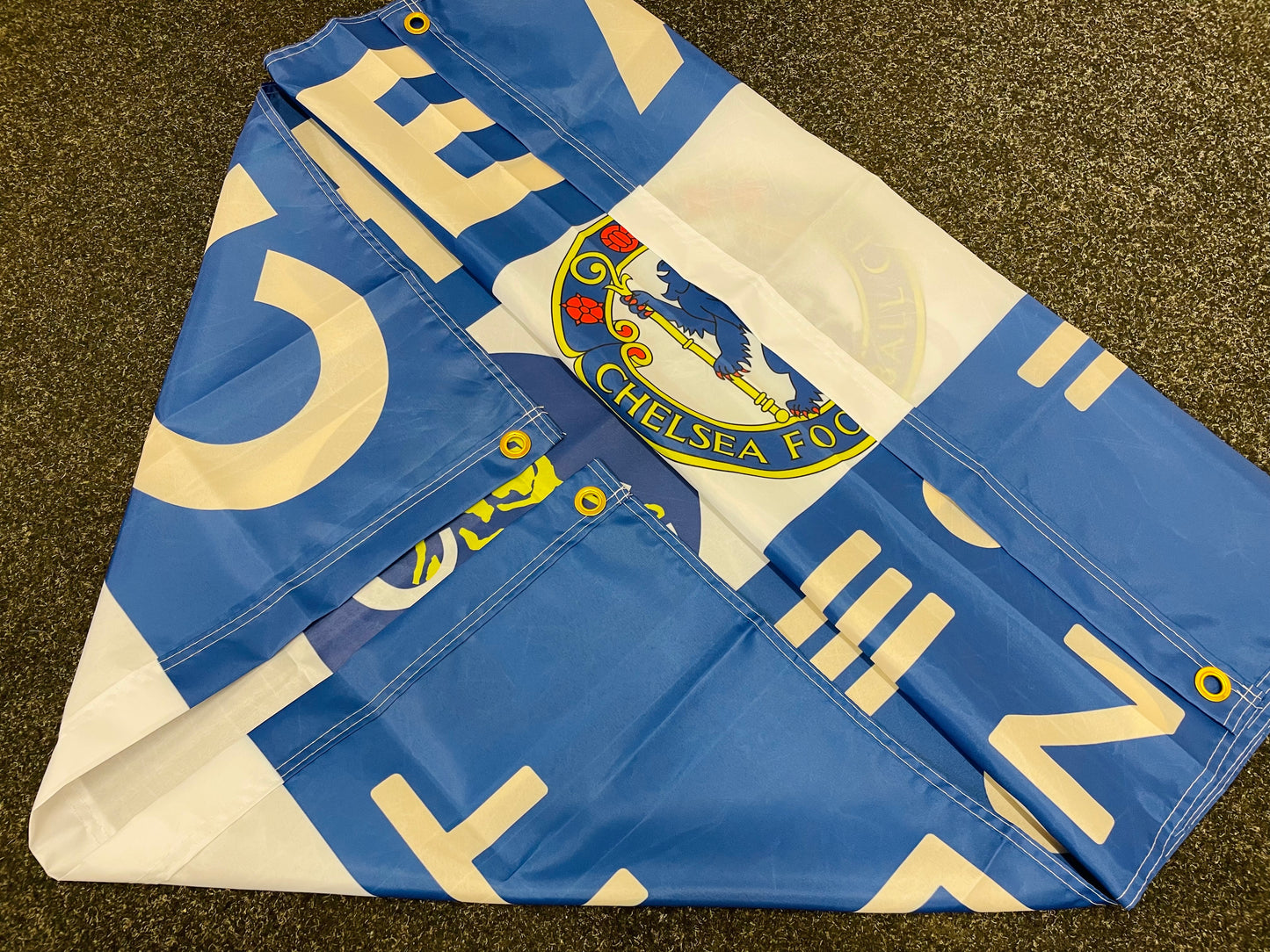 CHELSEA - RETRO BADGES PRIDE OF LONDON FLAG 2 (CHEL19)