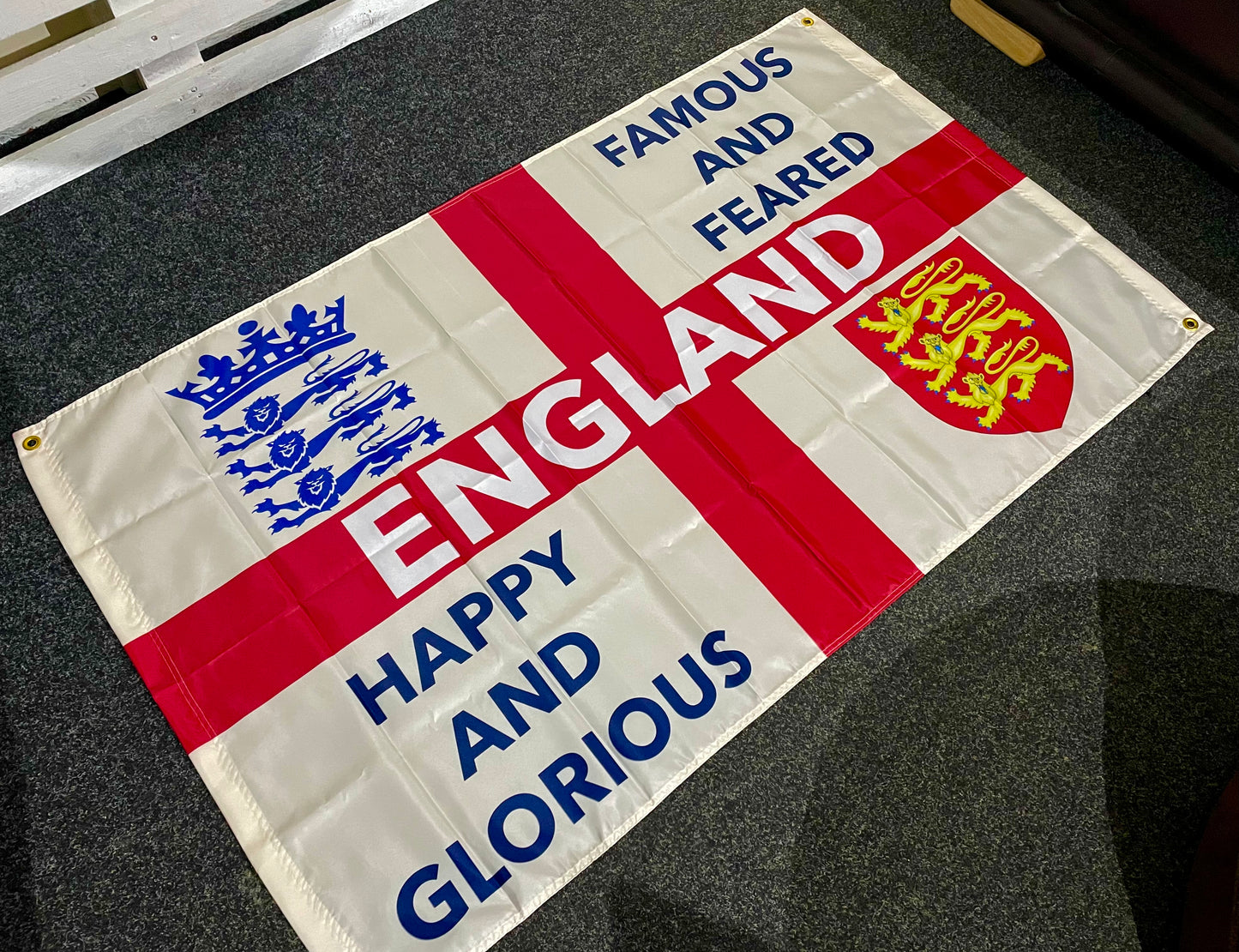 ENGLAND - VINTAGE STYLE 'FAMOUS AND FEARED' ST GEORGE CROSS FLAG (ENG08)