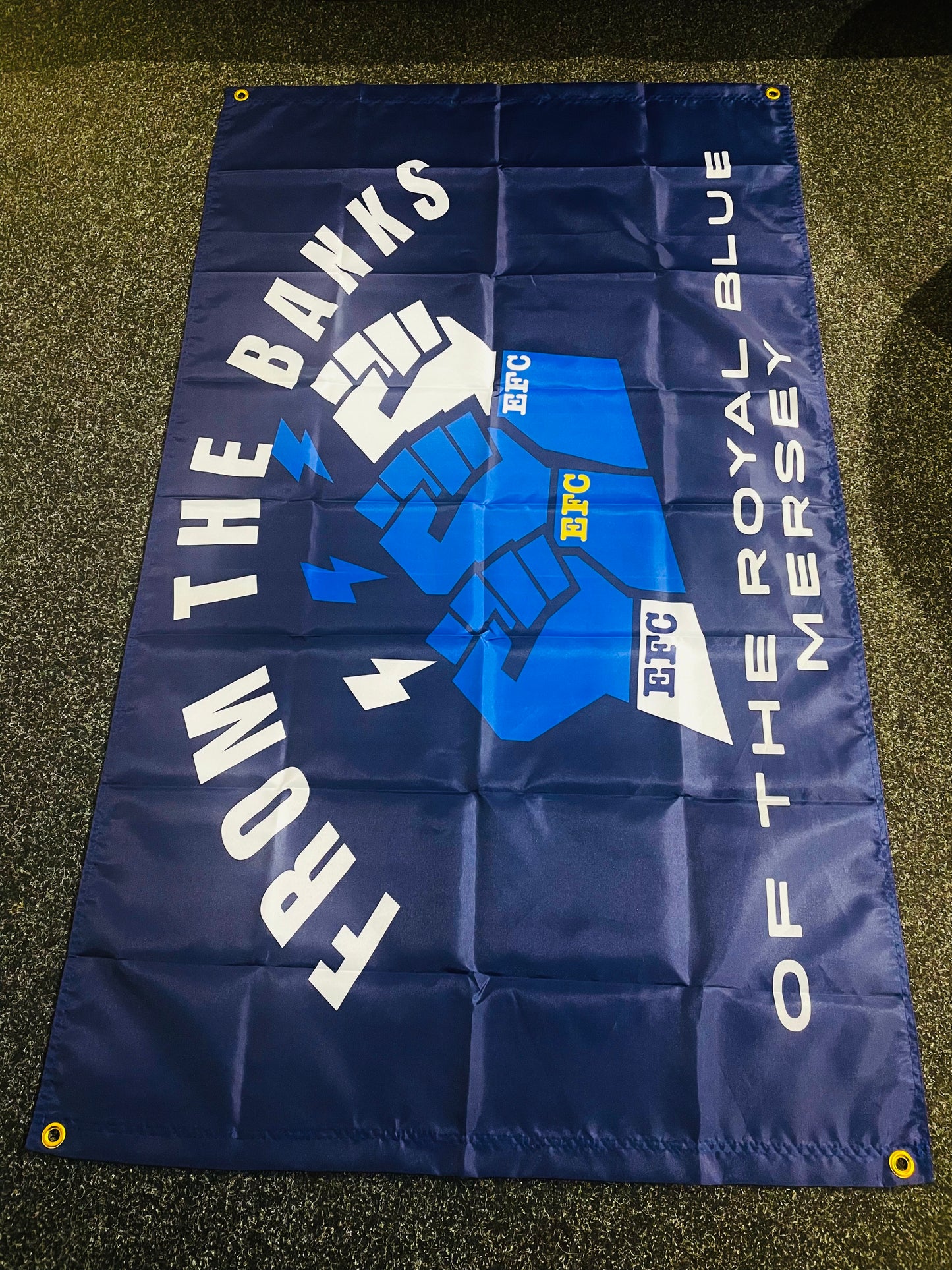 EVERTON - BANKS OF THE ROYAL BLUE MERSEY FLAG EV15