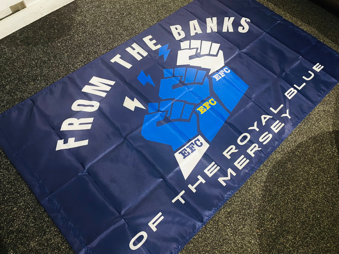 EVERTON - BANKS OF THE ROYAL BLUE MERSEY FLAG EV15
