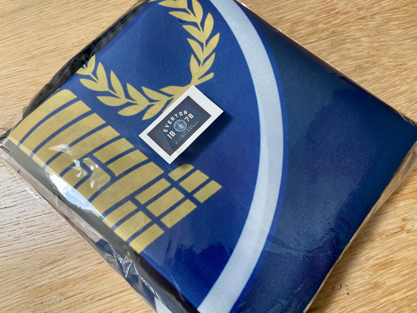 EVERTON 'ON THE BANKS FLAG' NAVY BLACK EV20