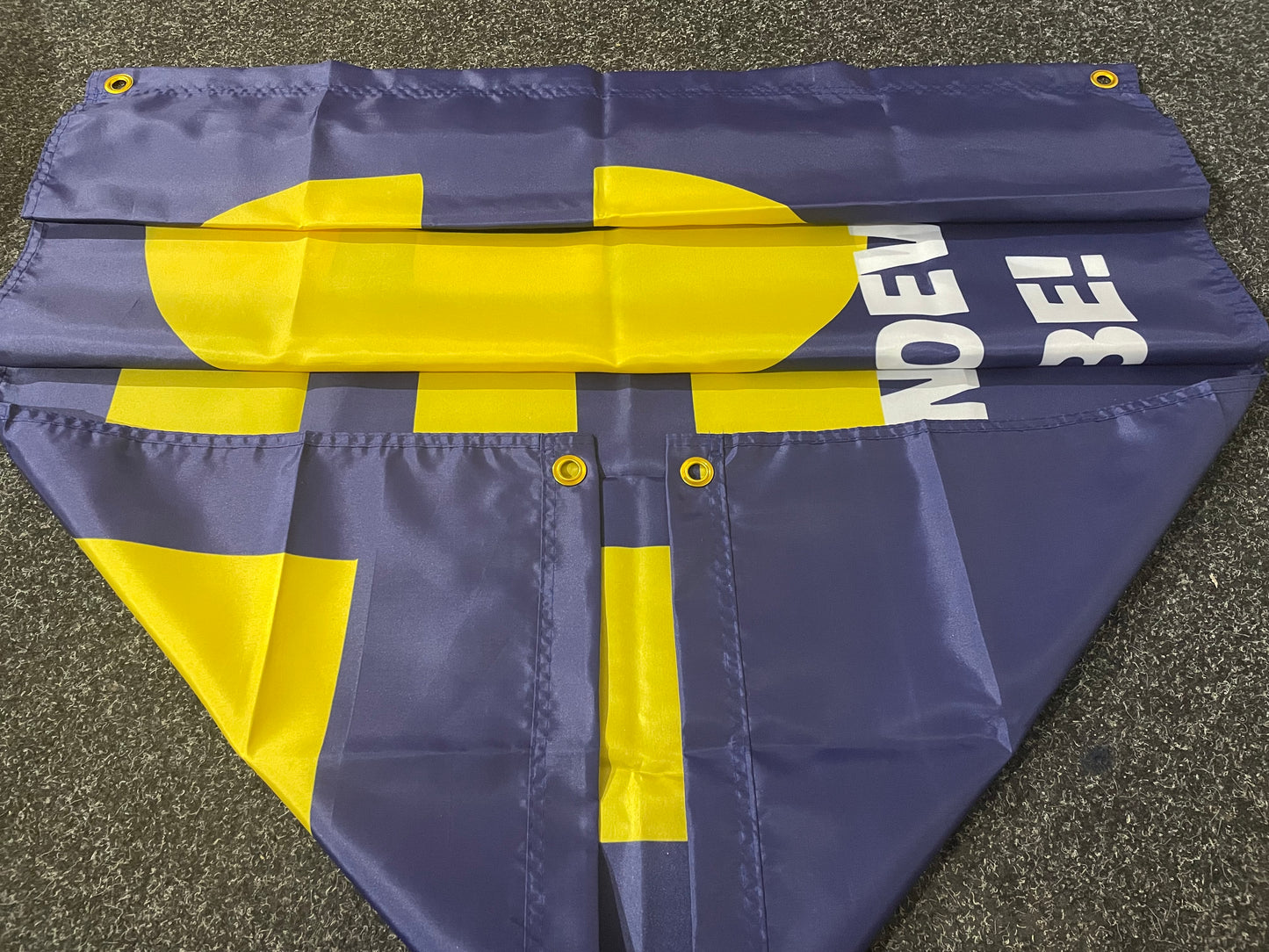 EVERTON - RUN, RUN WHOEVER YOU MAY BE FLAG EV10