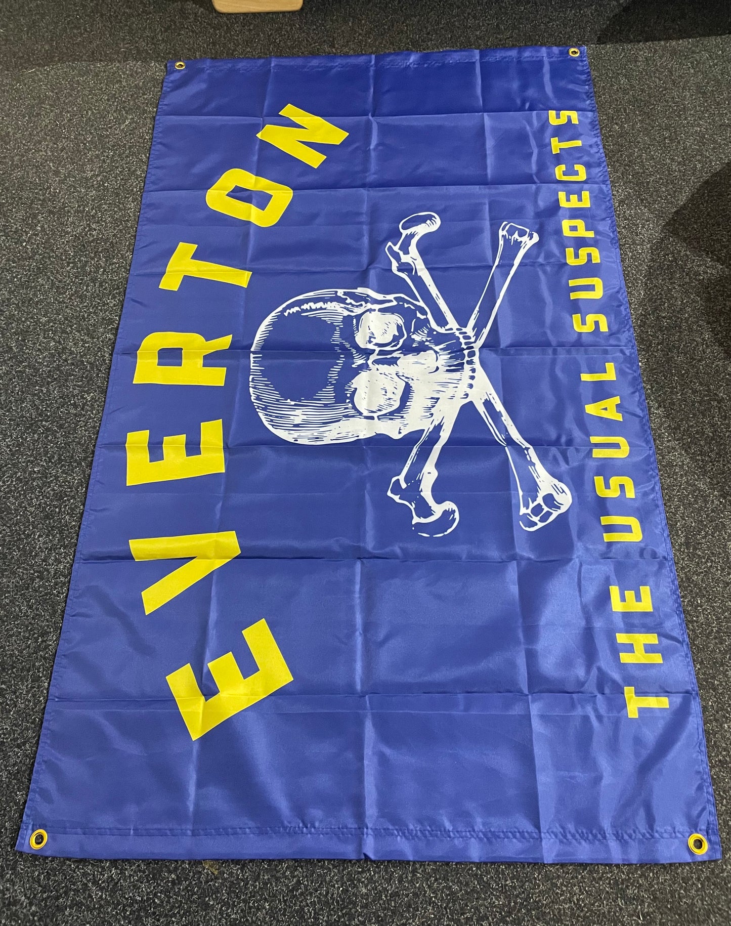 EVERTON - USUAL SUSPECTS FLAG (BLUE) EV11