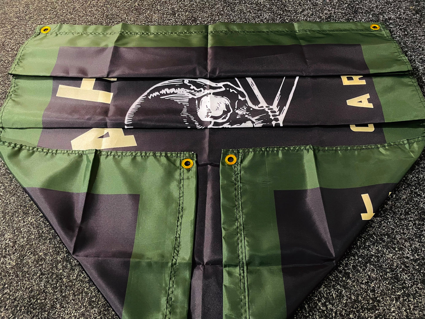 CELTIC - HAIL HAIL CROSSBONES FLAG - BLACK (CEL19)