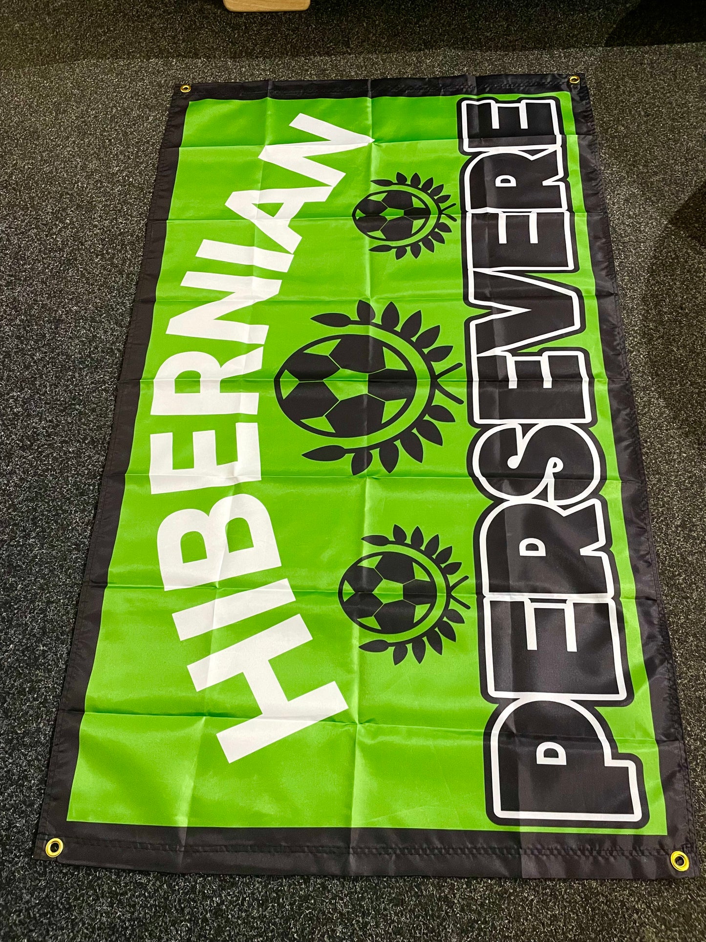 HIBERNIAN - PERSEVERE FLAG HIB08
