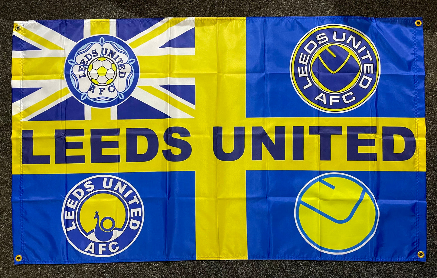 LEEDS - 'RETRO BADGE UNION JACK - BLUE' FLAG (LU07)