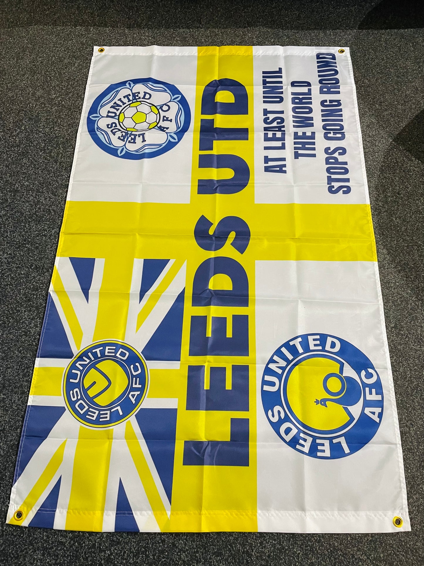 LEEDS - 'AT LEAST UNTIL' FLAG - WHITE (LU32)