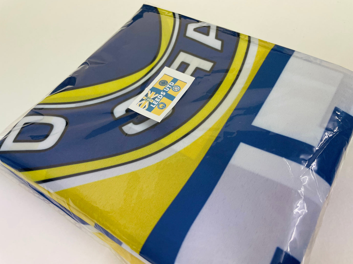 LEEDS - 'RETRO BADGE UNION JACK - YELLOW' FLAG (LU13)