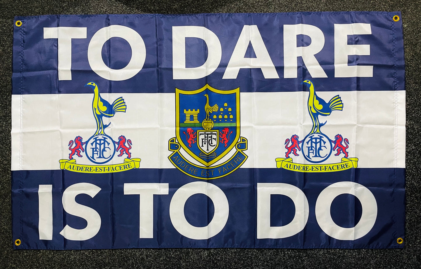TOTTENHAM - TO DARE IS TO DO FLAG (TOT20)