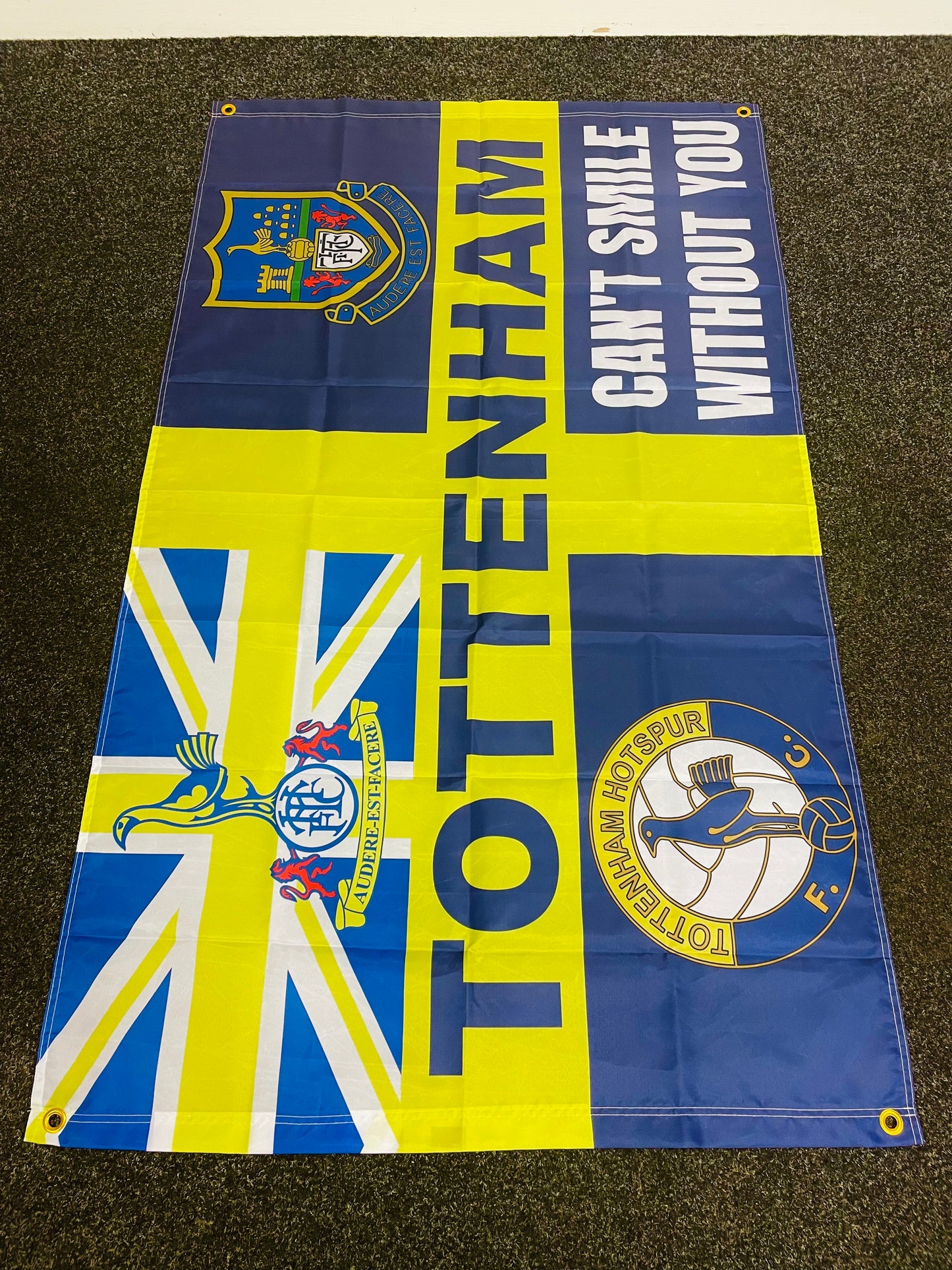 TOTTENHAM - CAN'T SMILE FLAG - NAVY BLUE (TOT09)
