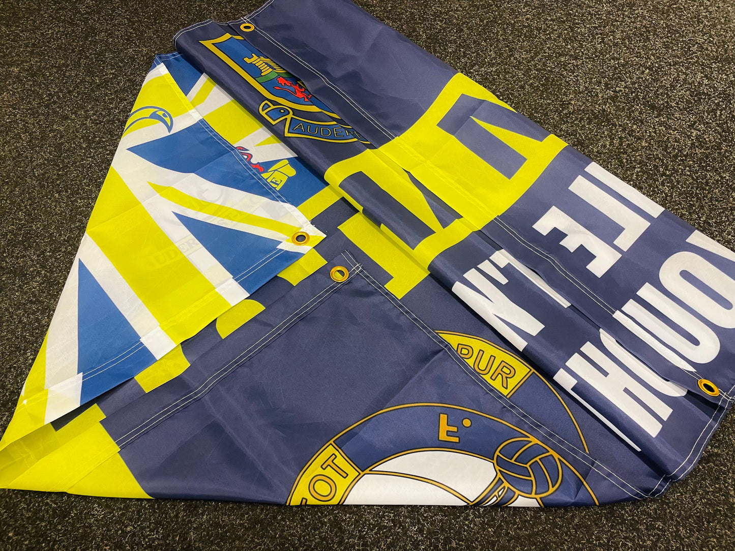 TOTTENHAM - CAN'T SMILE FLAG - NAVY BLUE (TOT09)