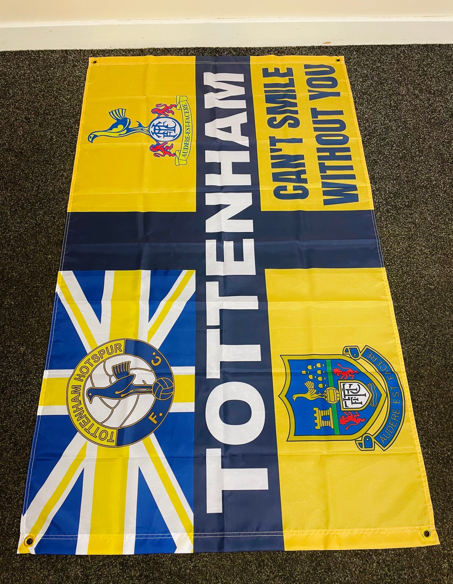 TOTTENHAM - CAN'T SMILE FLAG - YELLOW (TOT08)