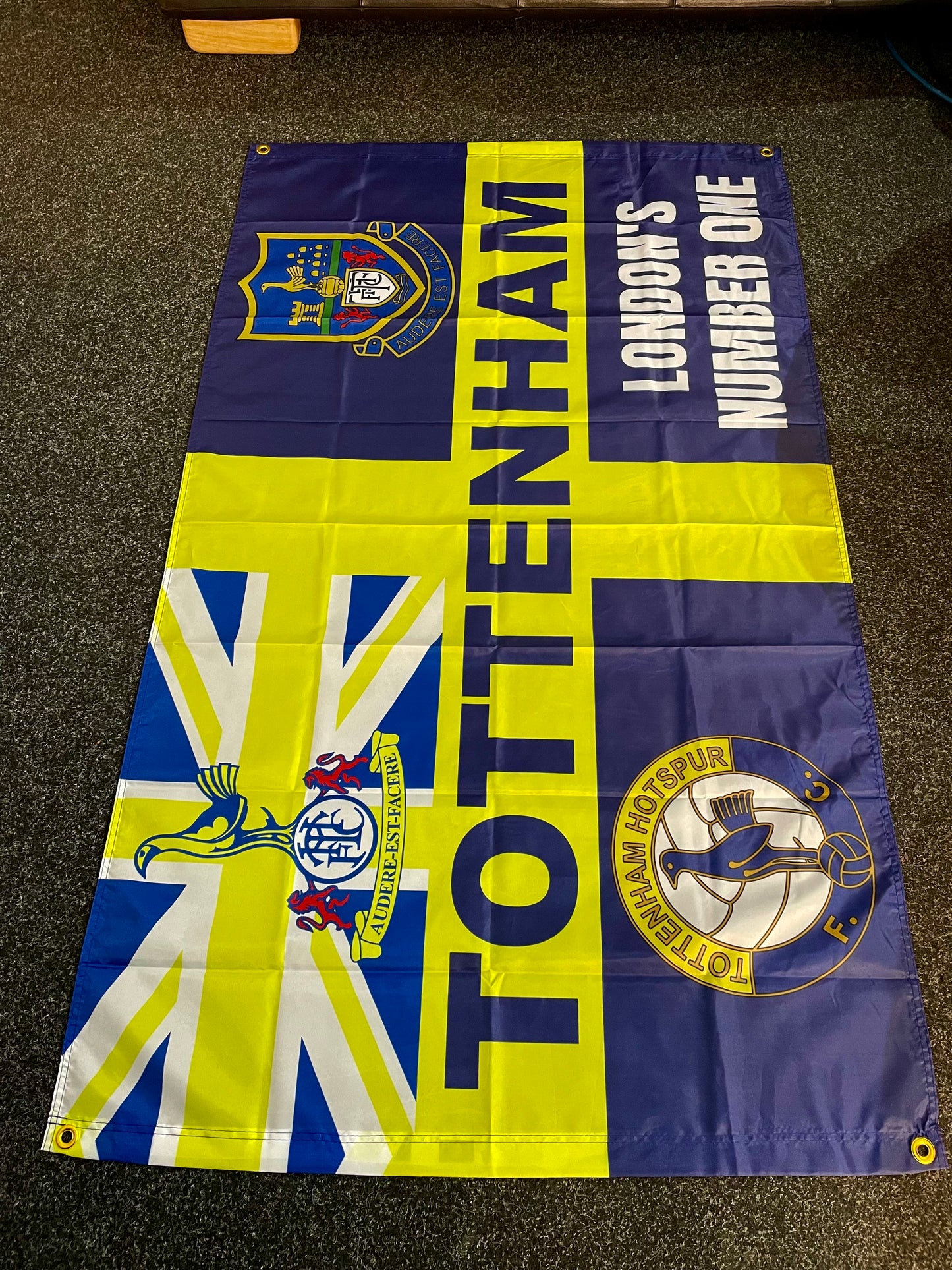 TOTTENHAM - LONDON'S NUMBER ONE FLAG - NAVY (TOT07)