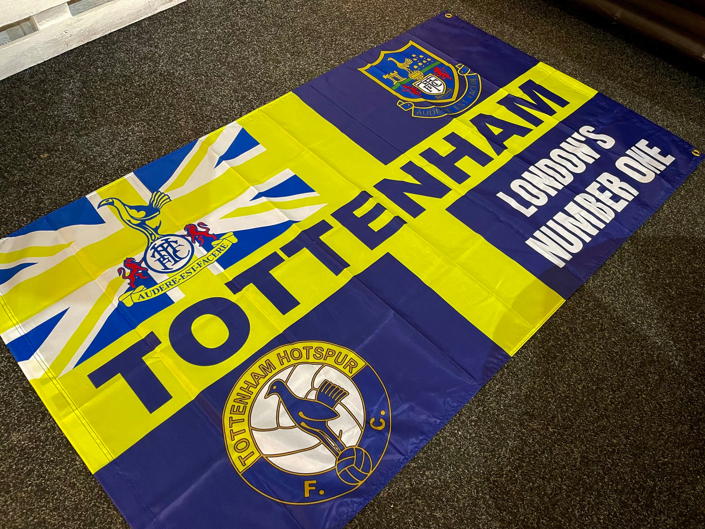 TOTTENHAM - LONDON'S NUMBER ONE FLAG - NAVY (TOT07)