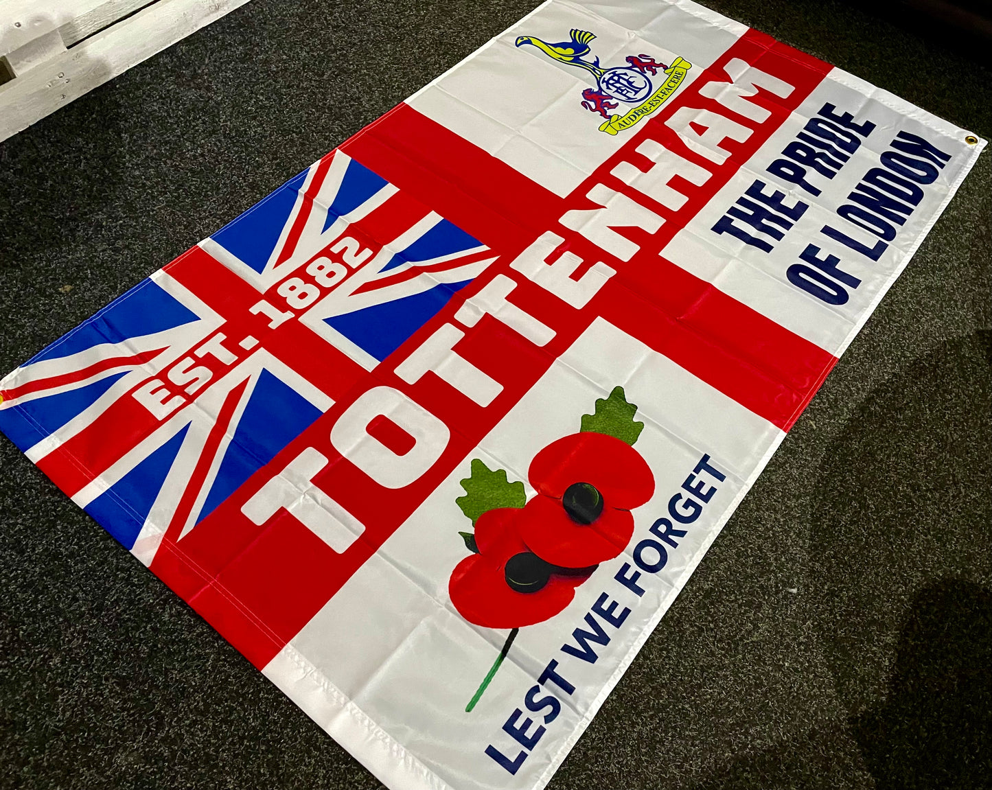 TOTTENHAM - PRIDE OF LONDON FLAG (TOT06)