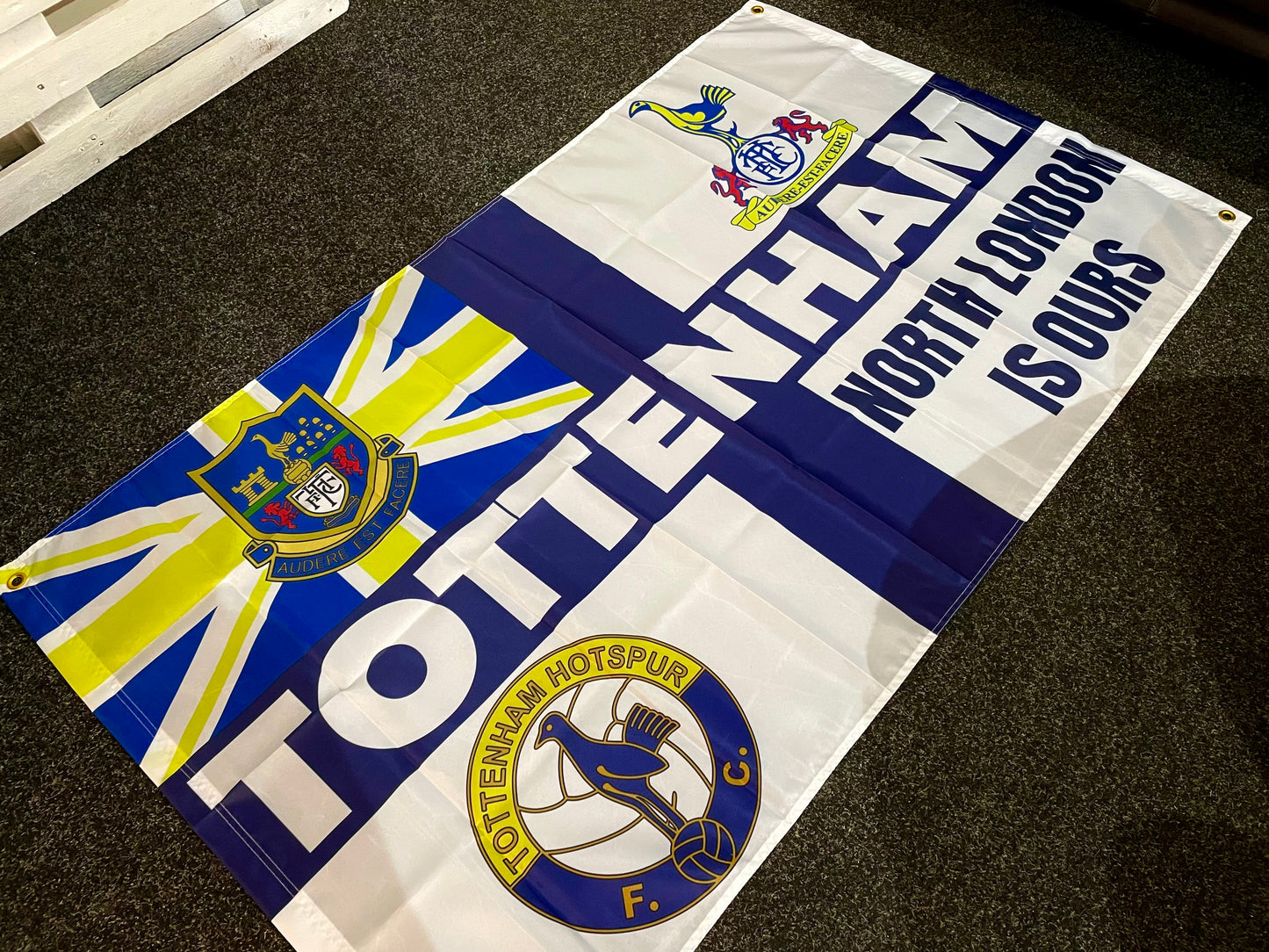 TOTTENHAM - NORTH LONDON IS OURS FLAG - WHITE (TOT11)