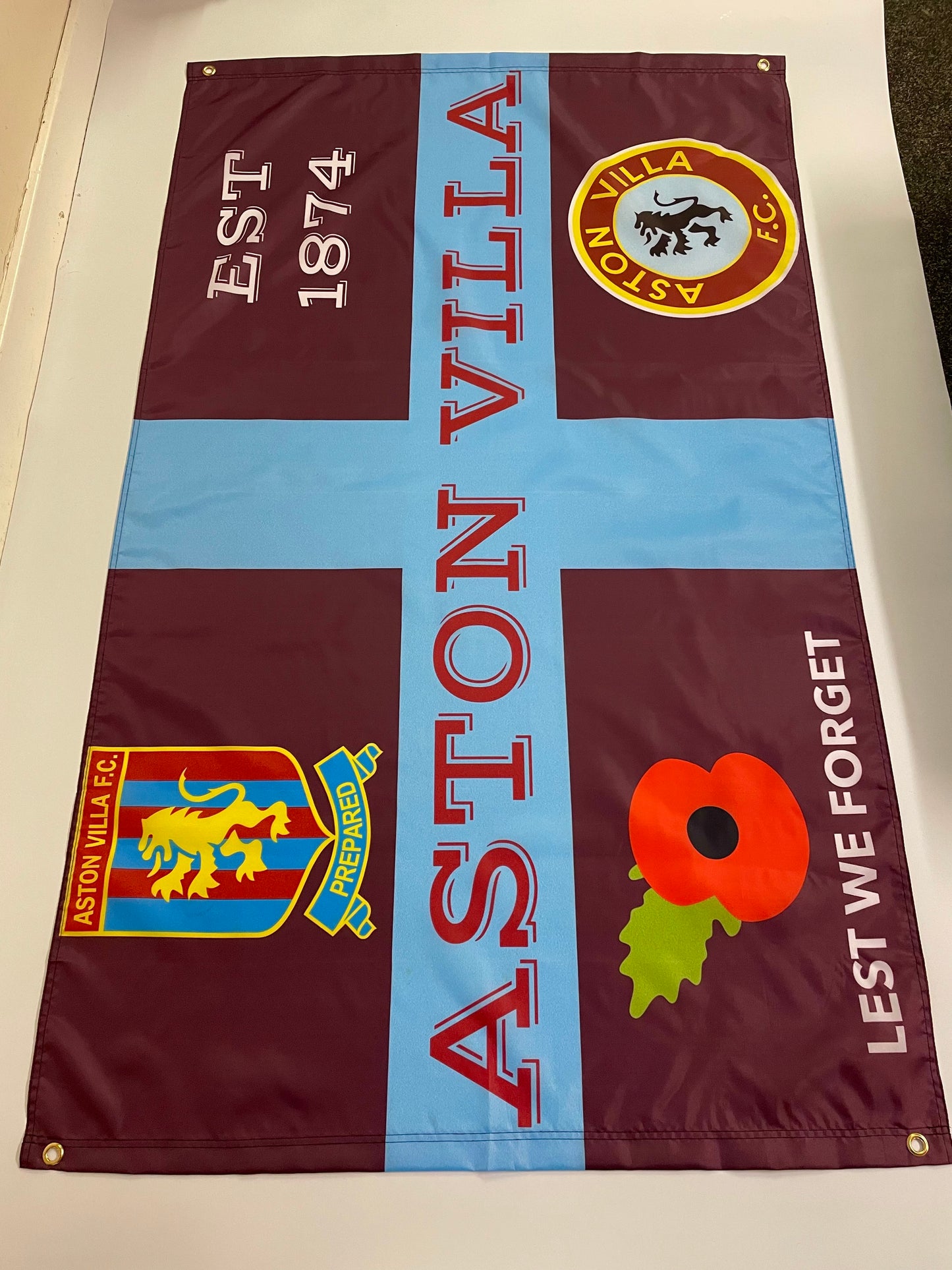 VILLA - 'RETRO VILLA BADGE ST GEORGE' FLAG CLARET (VIL10)