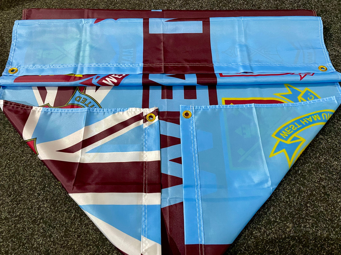 WEST HAM - 'RETRO BADGES CLASSIC' FLAG LIGHT BLUE (WES04)