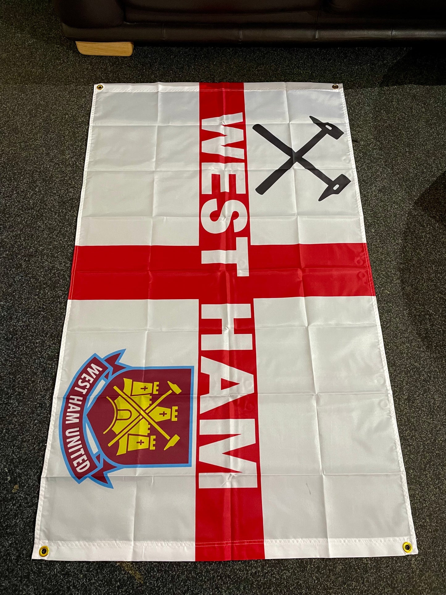 WEST HAM - 'RETRO BADGES ST GEORGE' FLAG (WES01)